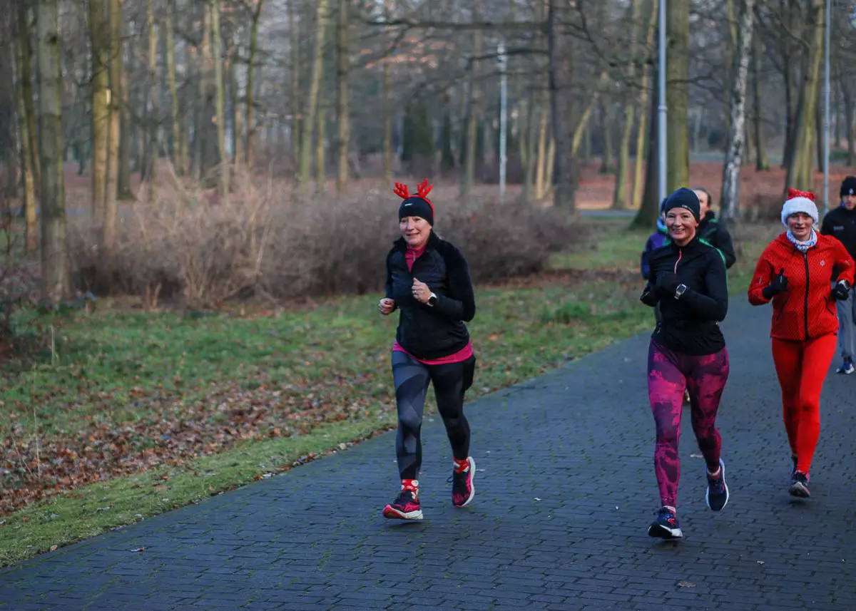 Przedostatni tegoroczny bieg parkrun Katowice za nami - spory tłum pojawił się na przedświątecznej edycji biegowych spotkań.