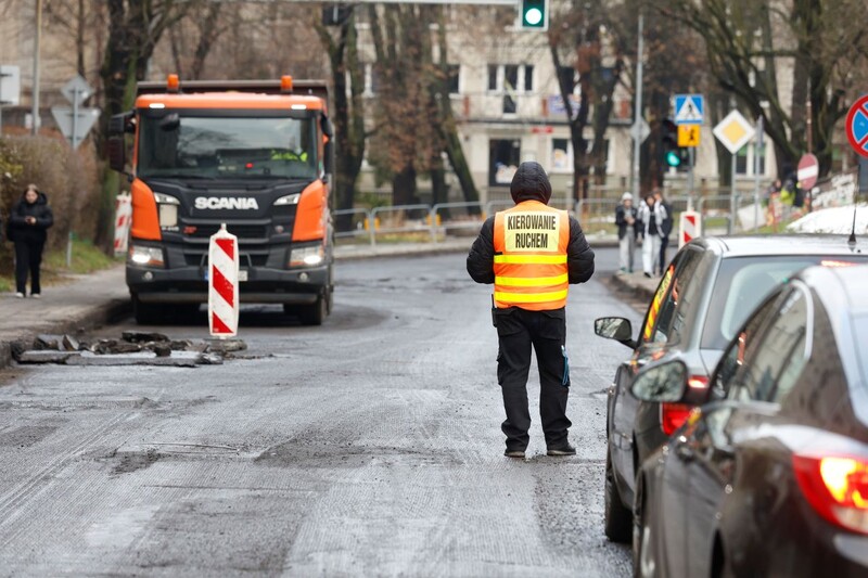 Rozpoczęła się przebudowa nawierzchni ul. Iłłakowiczówny