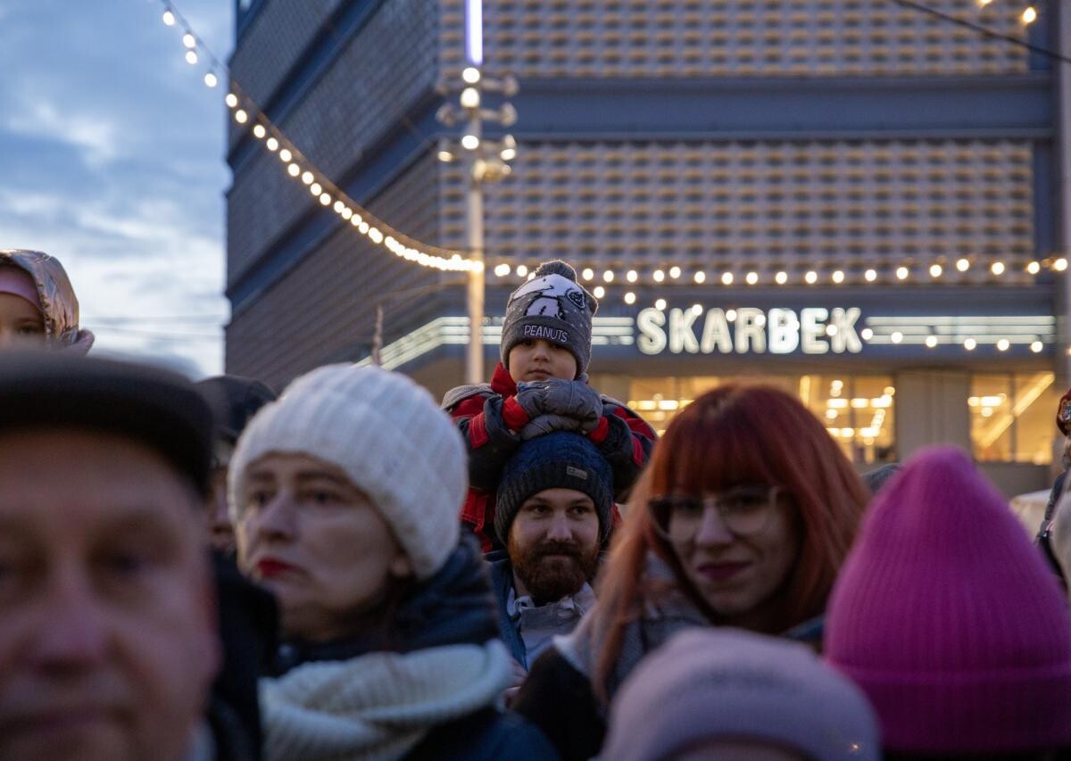 Na katowickim Rynku rozświetliła się choinka. Zobacz zdjęcia! / fot. UM Katowice FB