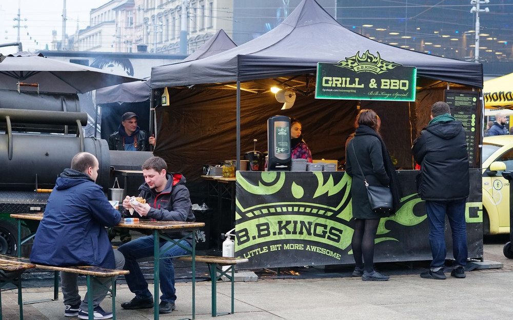 Rynek Smaków Katowice: tradycją na zlotach food trucków są dania z grilla