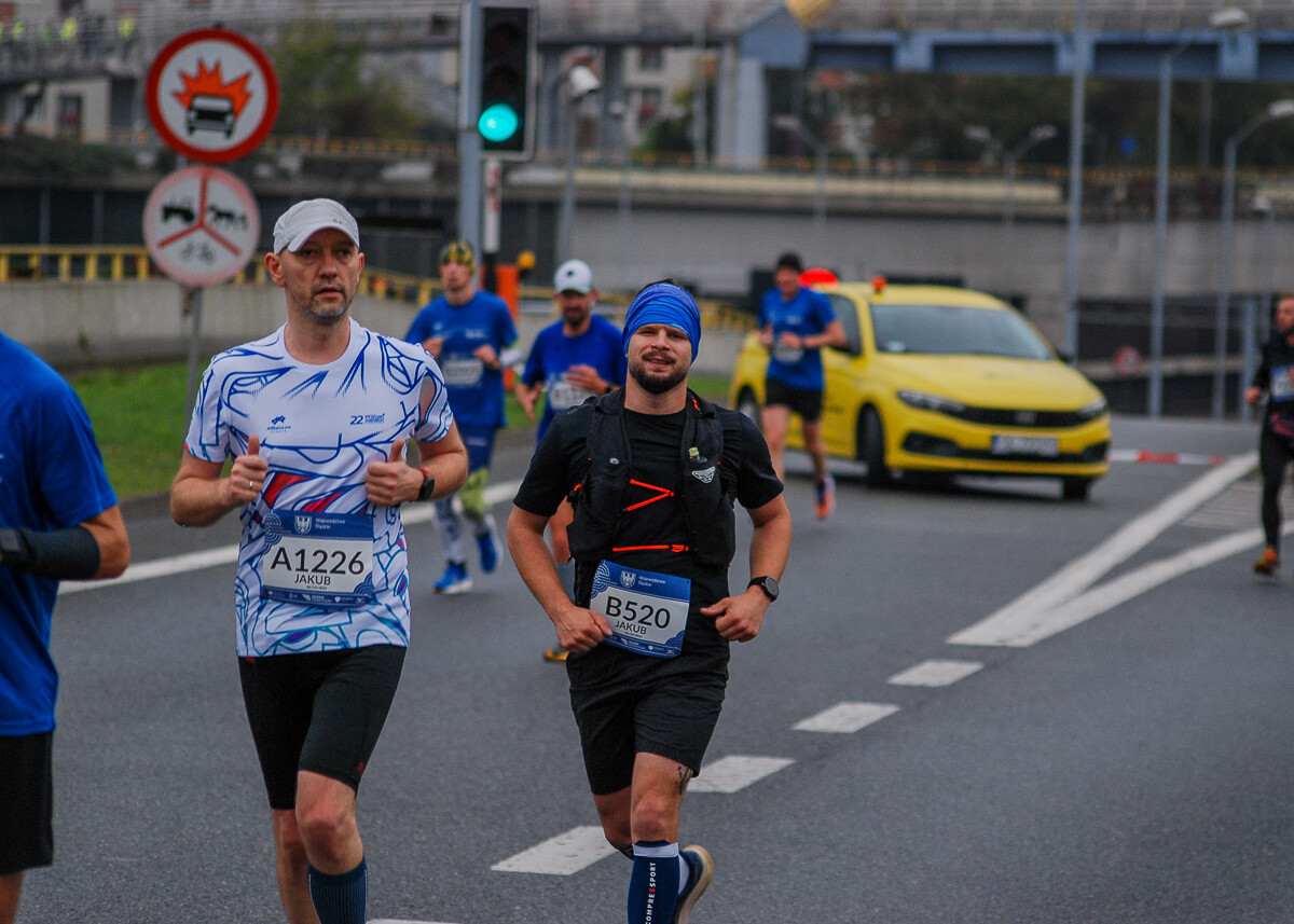 Ogromny tłum na trasie maratonu przemierza właśnie śląskie miasta. Chorzów, Katowice, Mysłowice i Siemianowice Śląskie opanowali tymczasowo biegacze. Mamy ich na zdjęciach!