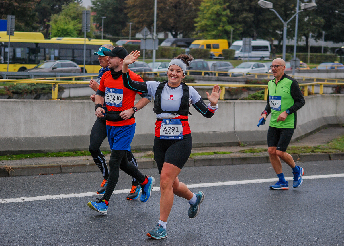 Ogromny tłum na trasie maratonu przemierza właśnie śląskie miasta. Chorzów, Katowice, Mysłowice i Siemianowice Śląskie opanowali tymczasowo biegacze. Mamy ich na zdjęciach!