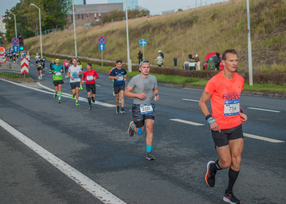 Za nami Silesia Marathon, edycja 2025., tysiące uczestników maratonu, a także półmaratonu biegło dziś ulicami śląskich miast.