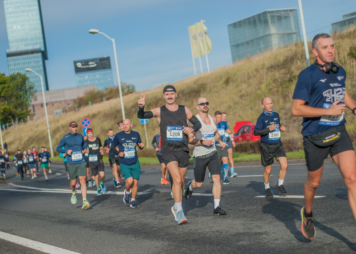 Za nami Silesia Marathon, edycja 2025., tysiące uczestników maratonu, a także półmaratonu biegło dziś ulicami śląskich miast.