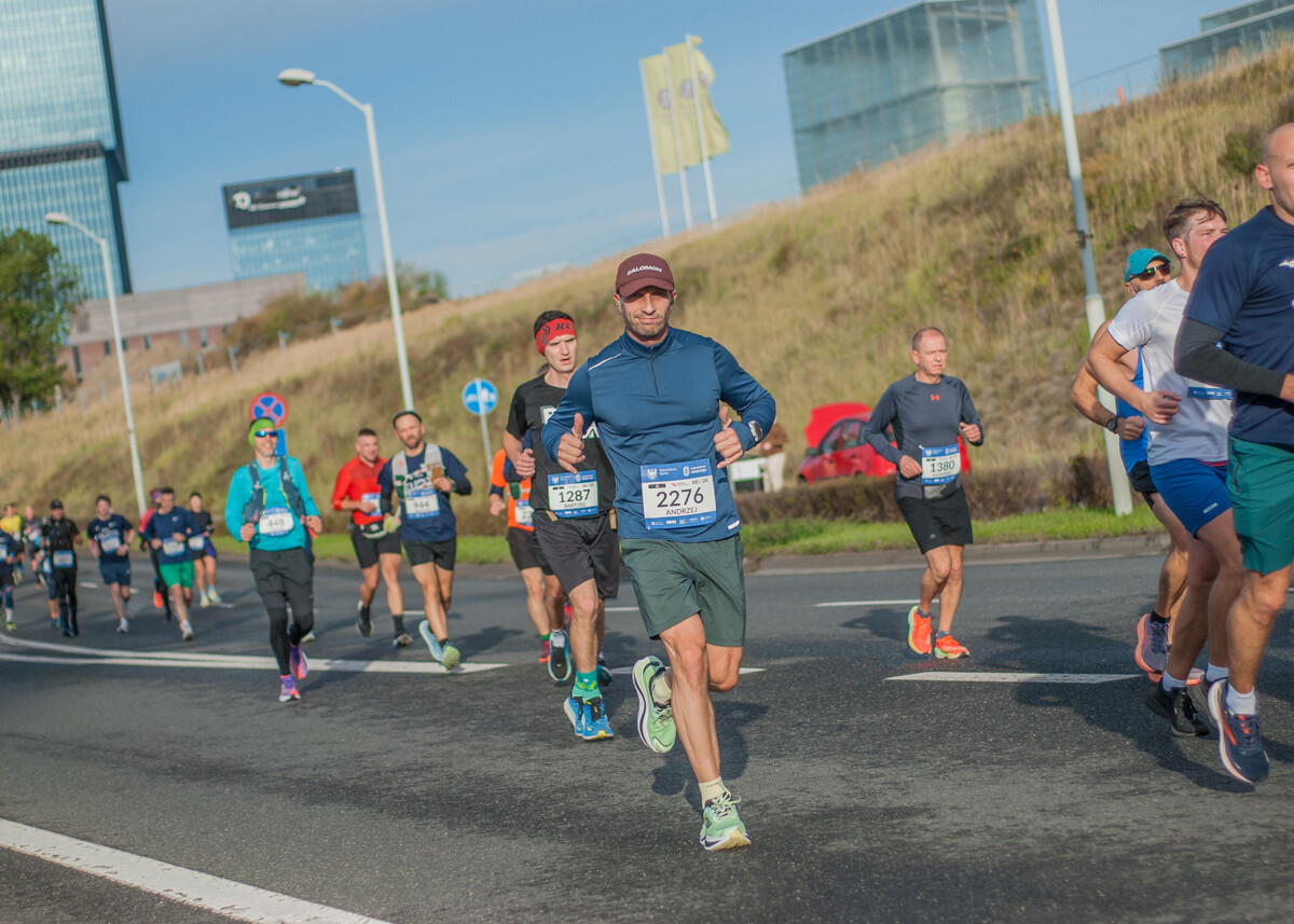 Za nami Silesia Marathon, edycja 2025., tysiące uczestników maratonu, a także półmaratonu biegło dziś ulicami śląskich miast.