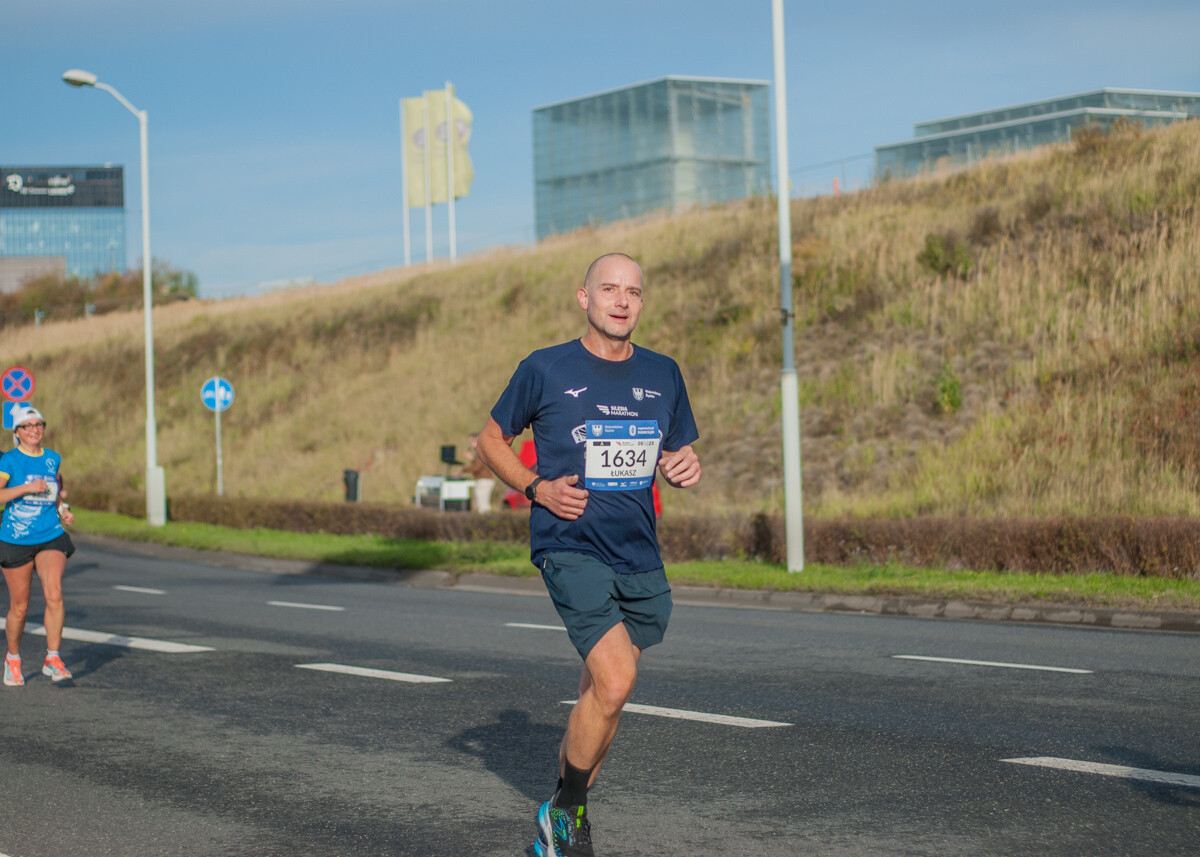 Za nami Silesia Marathon, edycja 2025., tysiące uczestników maratonu, a także półmaratonu biegło dziś ulicami śląskich miast.