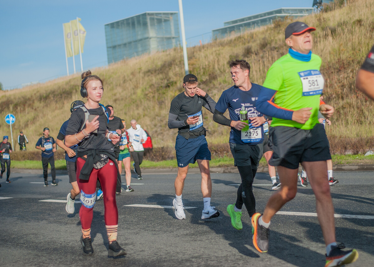 Za nami Silesia Marathon, edycja 2025., tysiące uczestników maratonu, a także półmaratonu biegło dziś ulicami śląskich miast.