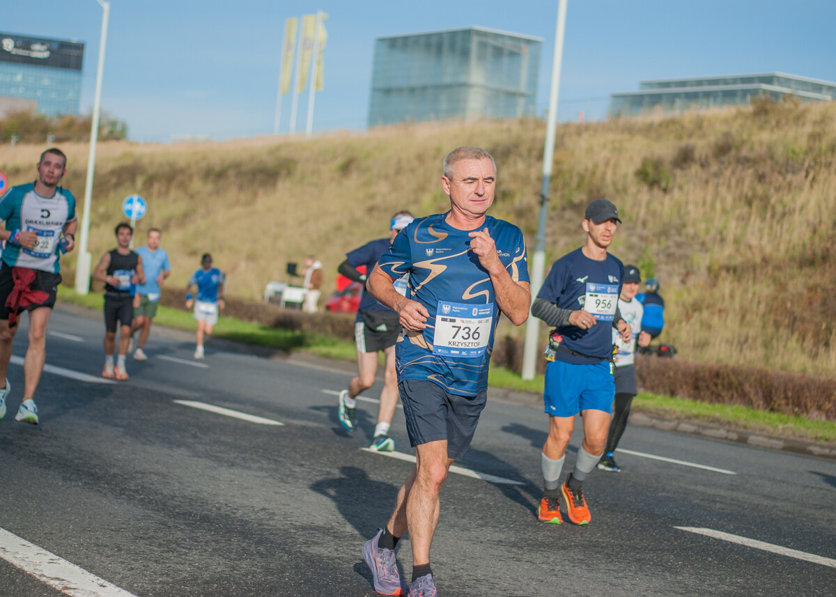 Za nami Silesia Marathon, edycja 2025., tysiące uczestników maratonu, a także półmaratonu biegło dziś ulicami śląskich miast.