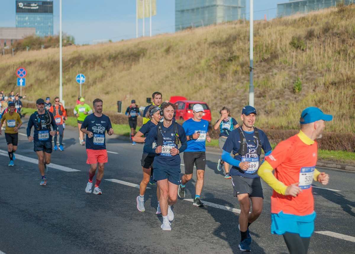 Za nami Silesia Marathon, edycja 2025., tysiące uczestników maratonu, a także półmaratonu biegło dziś ulicami śląskich miast.