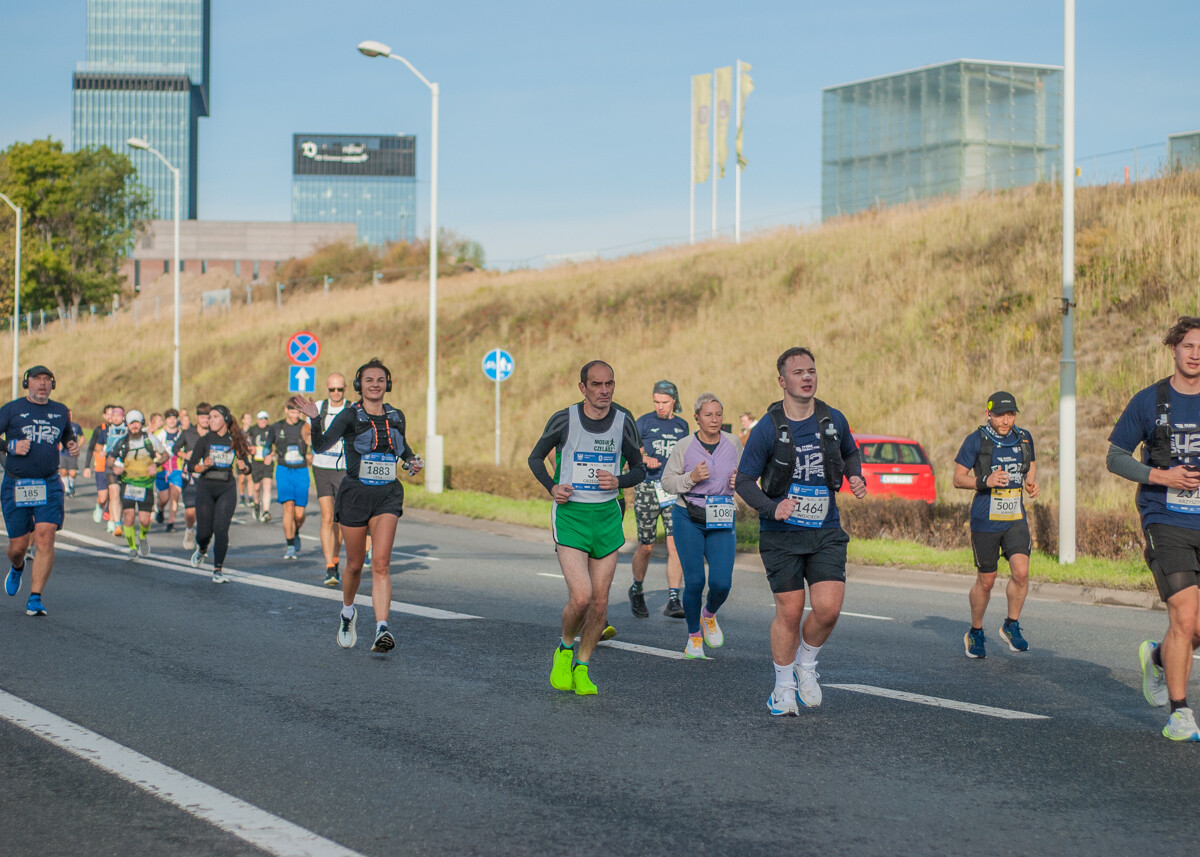 Za nami Silesia Marathon, edycja 2025., tysiące uczestników maratonu, a także półmaratonu biegło dziś ulicami śląskich miast.