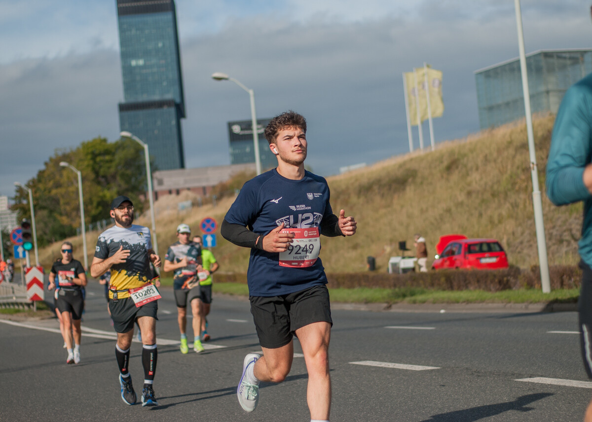 Silesia Półmaraton 2025 za nami. Pogoda i frekwencja dopisały wzorowo - na trasie pojawiły się tysiące zawodników.