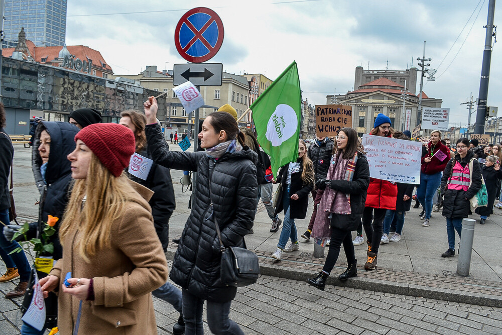 Wydarzenie wspiera kilka organizacji pozarządowych i politycznych.