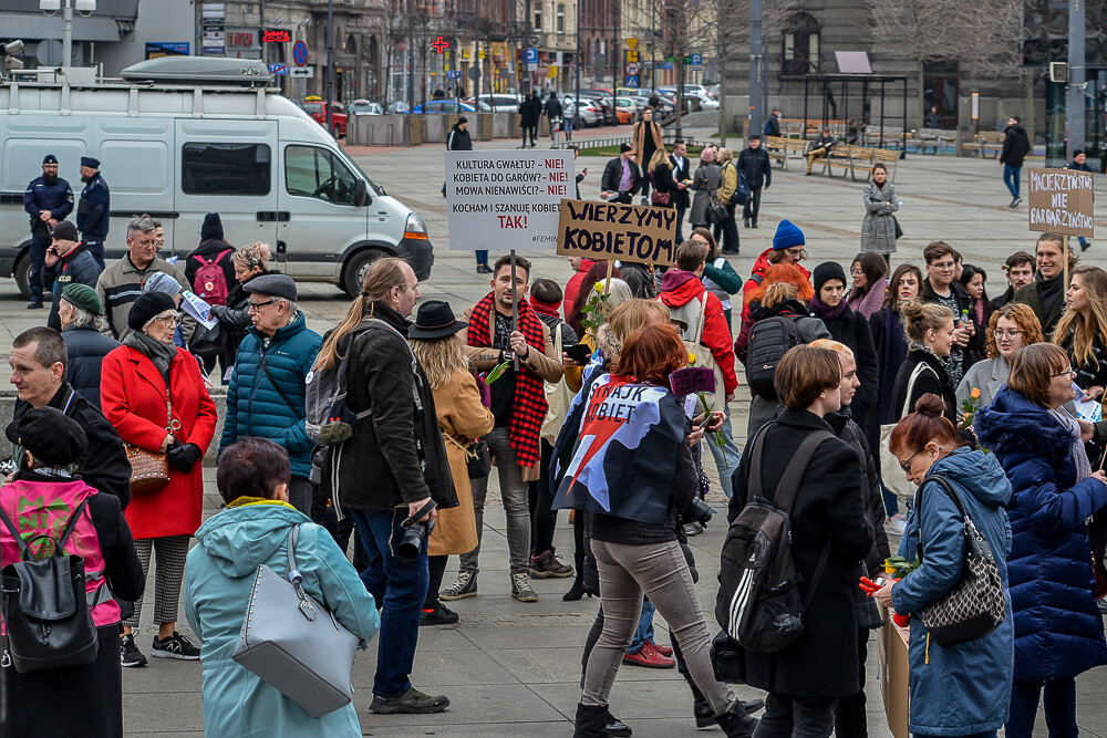 Około 150 osób pojawiło się 12. edycji  Śląskiej Manify, uczestnicy zebrali się na rynku by wysłuchać manifestu, przemówień oraz udać się w krótki marsz przez centrum miasta. Pokojowa manifestacja odbyła się bez żadnych komplikacji.