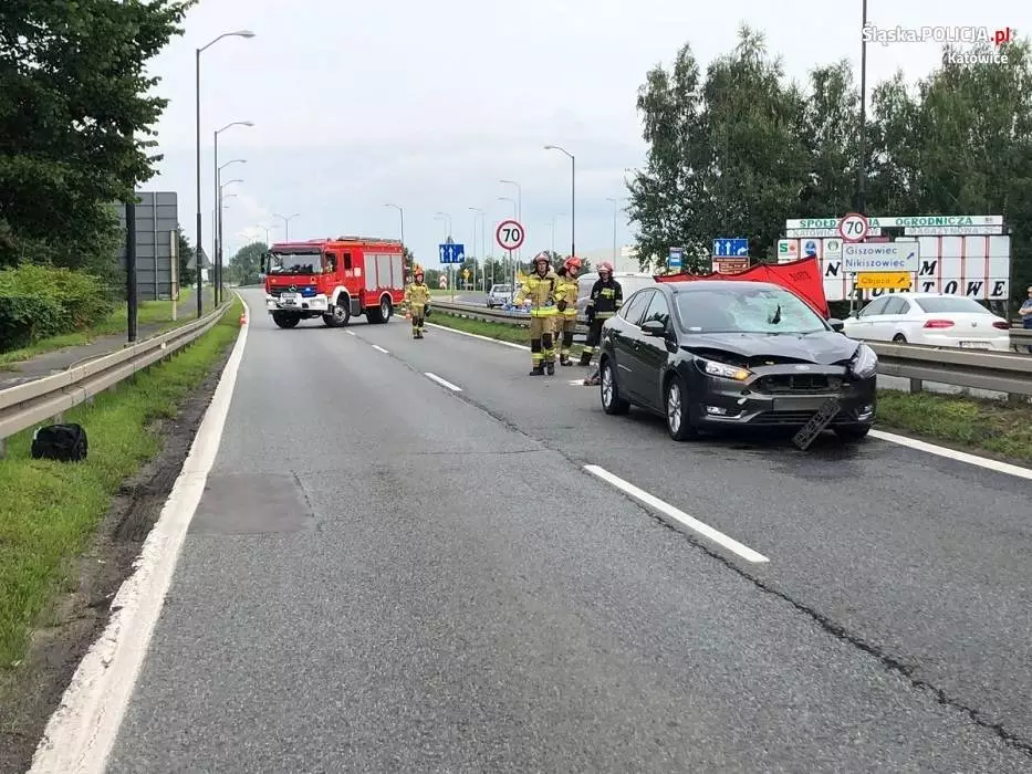 Śmiertelny wypadek w Katowicach. Na DK79 doszło do potrącenia pieszego. 86-latek zginął
