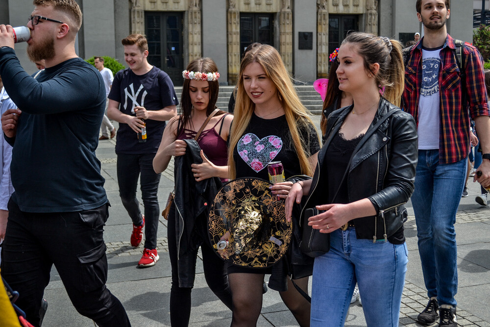 Juwenalia czas zacząć, we wtorkowe popołudnie ponad tysiąc osób przemaszerowało przez centrum Katowic rozpoczynając doroczne Juwenalia Śląskie. Jak co roku studenci opanowali miasto, mamy zdjęcia!