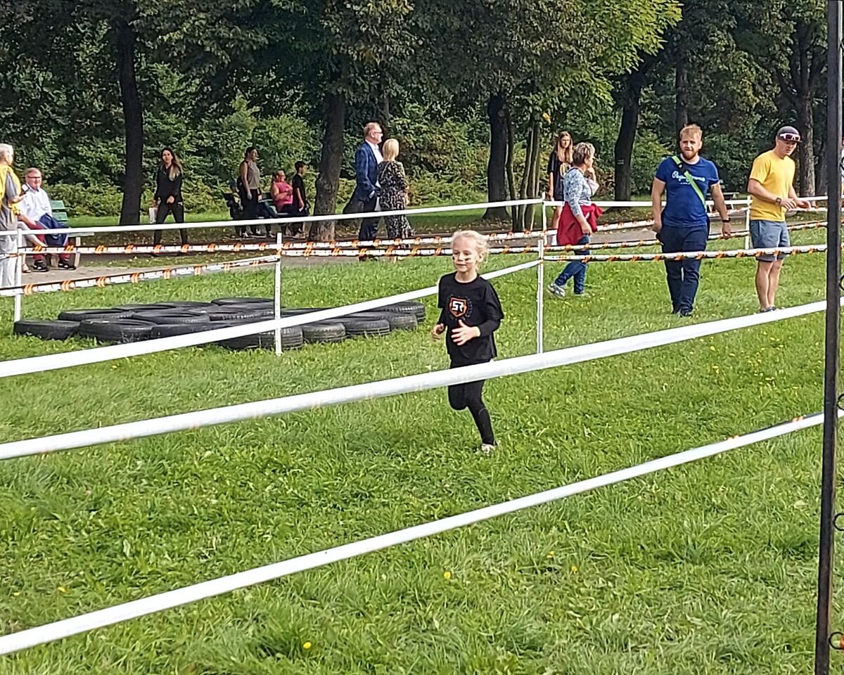 Najmłodsi poszukiwacze przygód mieli w ten weekend okazję sprawdzić swoje umiejętności podczas katowickiego biegu z przeszkodami dla dzieci – Survival Race Kids.