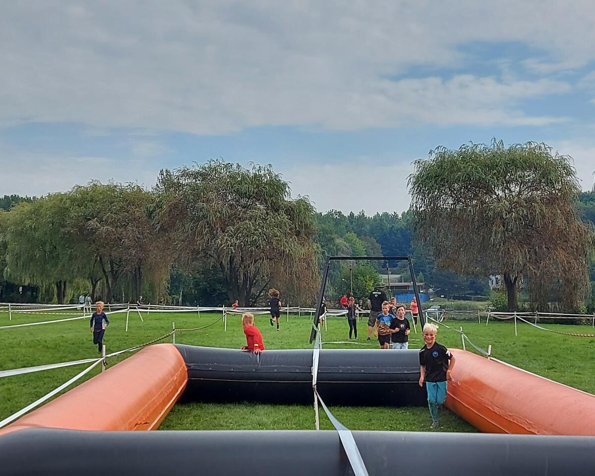 Najmłodsi poszukiwacze przygód mieli w ten weekend okazję sprawdzić swoje umiejętności podczas katowickiego biegu z przeszkodami dla dzieci – Survival Race Kids.