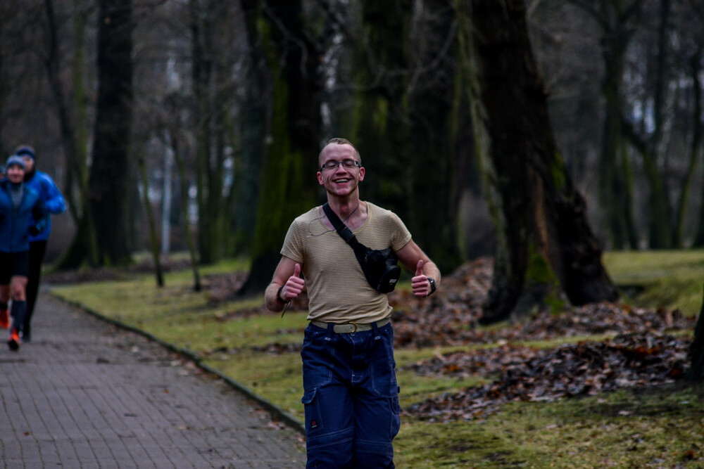 Nie ma to jak zdrowo i na sportowo pożegnać stary rok - potwierdzili to uczestnicy 137 edycji parkrun, którzy w sobotni, chłodny poranek znów wyruszyli na trasę.