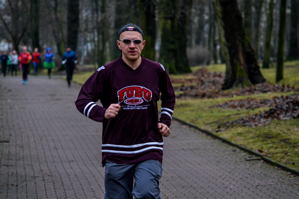 Nie ma to jak zdrowo i na sportowo pożegnać stary rok - potwierdzili to uczestnicy 137 edycji parkrun, którzy w sobotni, chłodny poranek znów wyruszyli na trasę.