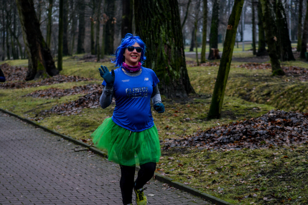 Nie ma to jak zdrowo i na sportowo pożegnać stary rok - potwierdzili to uczestnicy 137 edycji parkrun, którzy w sobotni, chłodny poranek znów wyruszyli na trasę.