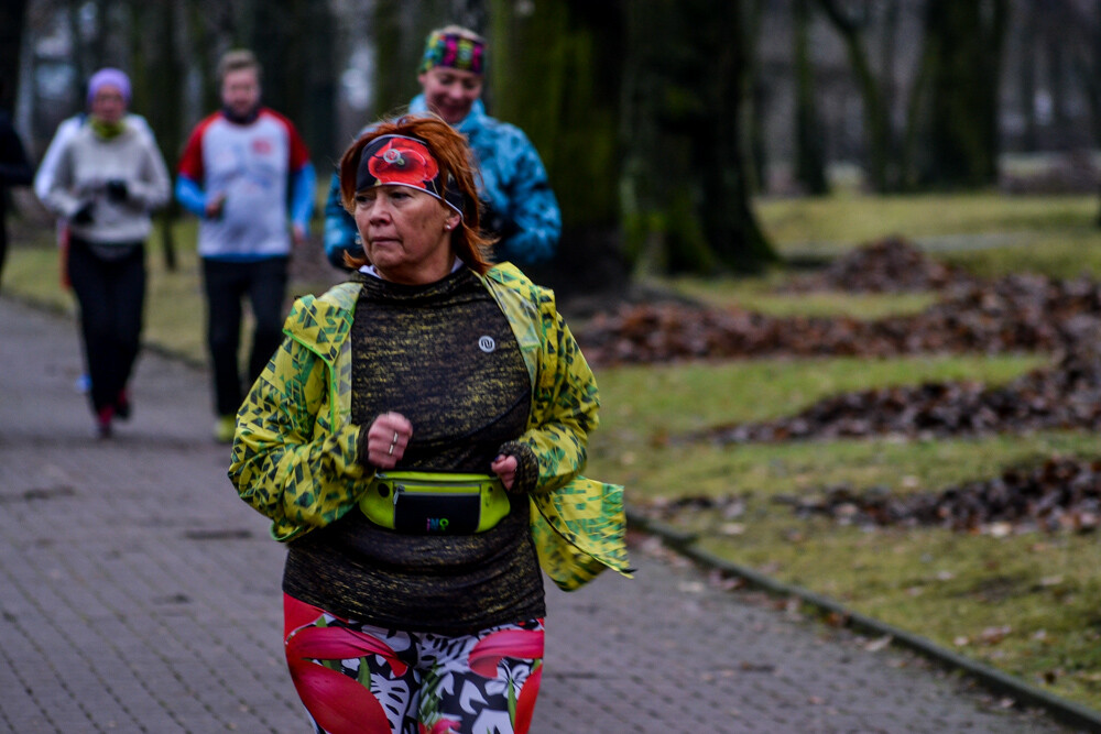 Nie ma to jak zdrowo i na sportowo pożegnać stary rok - potwierdzili to uczestnicy 137 edycji parkrun, którzy w sobotni, chłodny poranek znów wyruszyli na trasę w Parku Kościuszki.