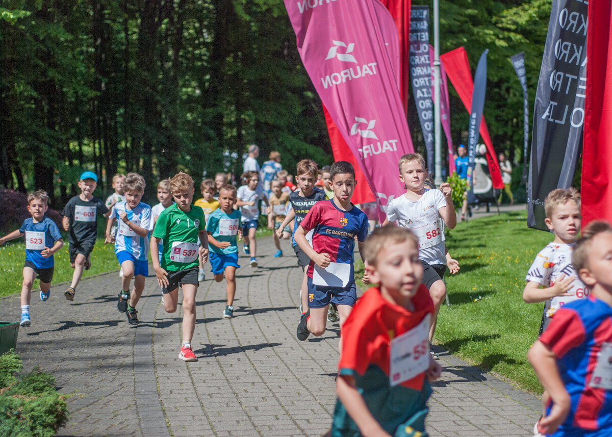 Za nami VI edycja Charytatywnego Biegu z okazji Dnia Dziecka „Tauron Biegnij dla Aniołów”! W Parku Kościuszki pojawił się kolorowy tłum biegaczy. Mamy to na zdjęciach!