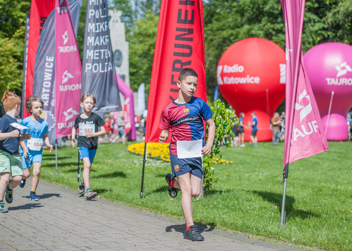 Za nami VI edycja Charytatywnego Biegu z okazji Dnia Dziecka „Tauron Biegnij dla Aniołów”! W Parku Kościuszki pojawił się kolorowy tłum biegaczy. Mamy to na zdjęciach!