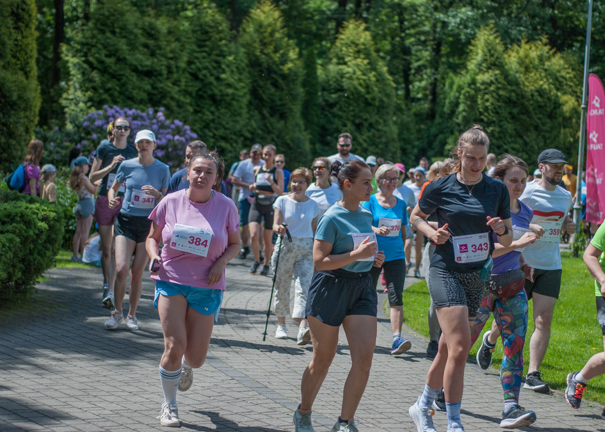 Za nami VI edycja Charytatywnego Biegu z okazji Dnia Dziecka „Tauron Biegnij dla Aniołów”! W Parku Kościuszki pojawił się kolorowy tłum biegaczy. Mamy to na zdjęciach!