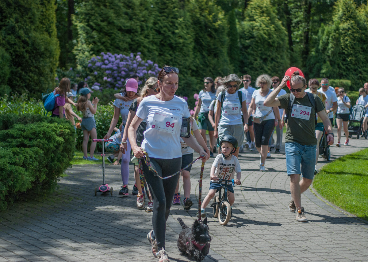 Za nami VI edycja Charytatywnego Biegu z okazji Dnia Dziecka „Tauron Biegnij dla Aniołów”! W Parku Kościuszki pojawił się kolorowy tłum biegaczy. Mamy to na zdjęciach!
