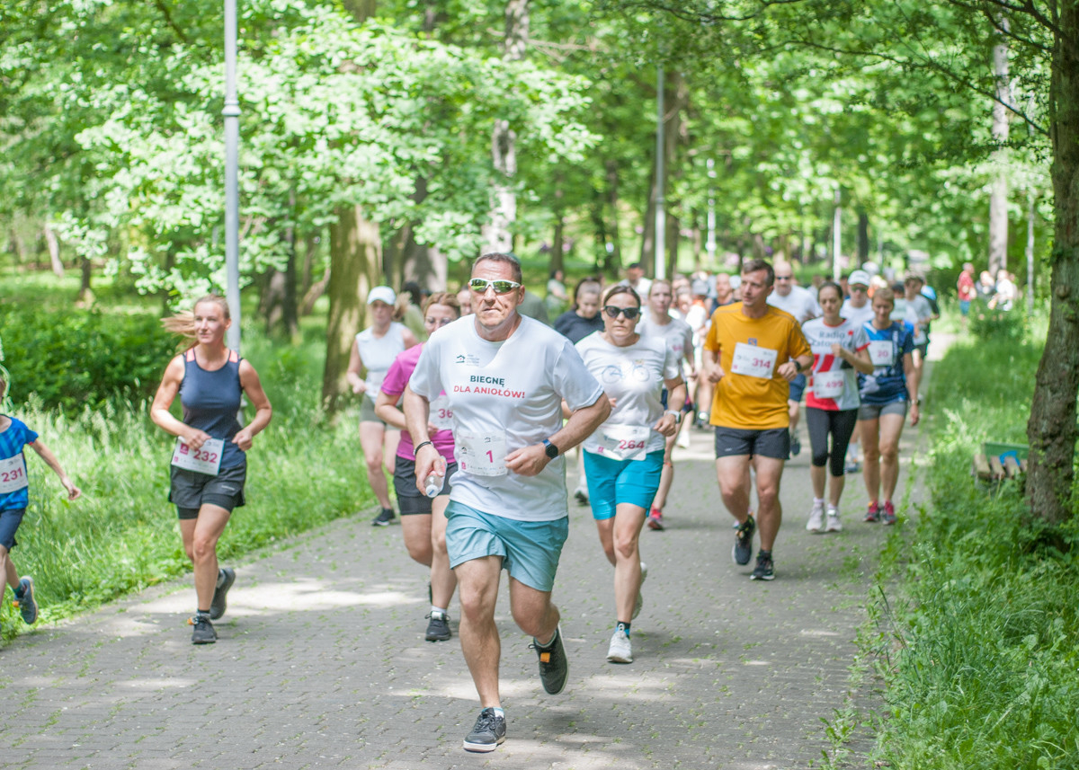 Za nami VI edycja Charytatywnego Biegu z okazji Dnia Dziecka „Tauron Biegnij dla Aniołów”! W Parku Kościuszki pojawił się kolorowy tłum biegaczy. Mamy to na zdjęciach!