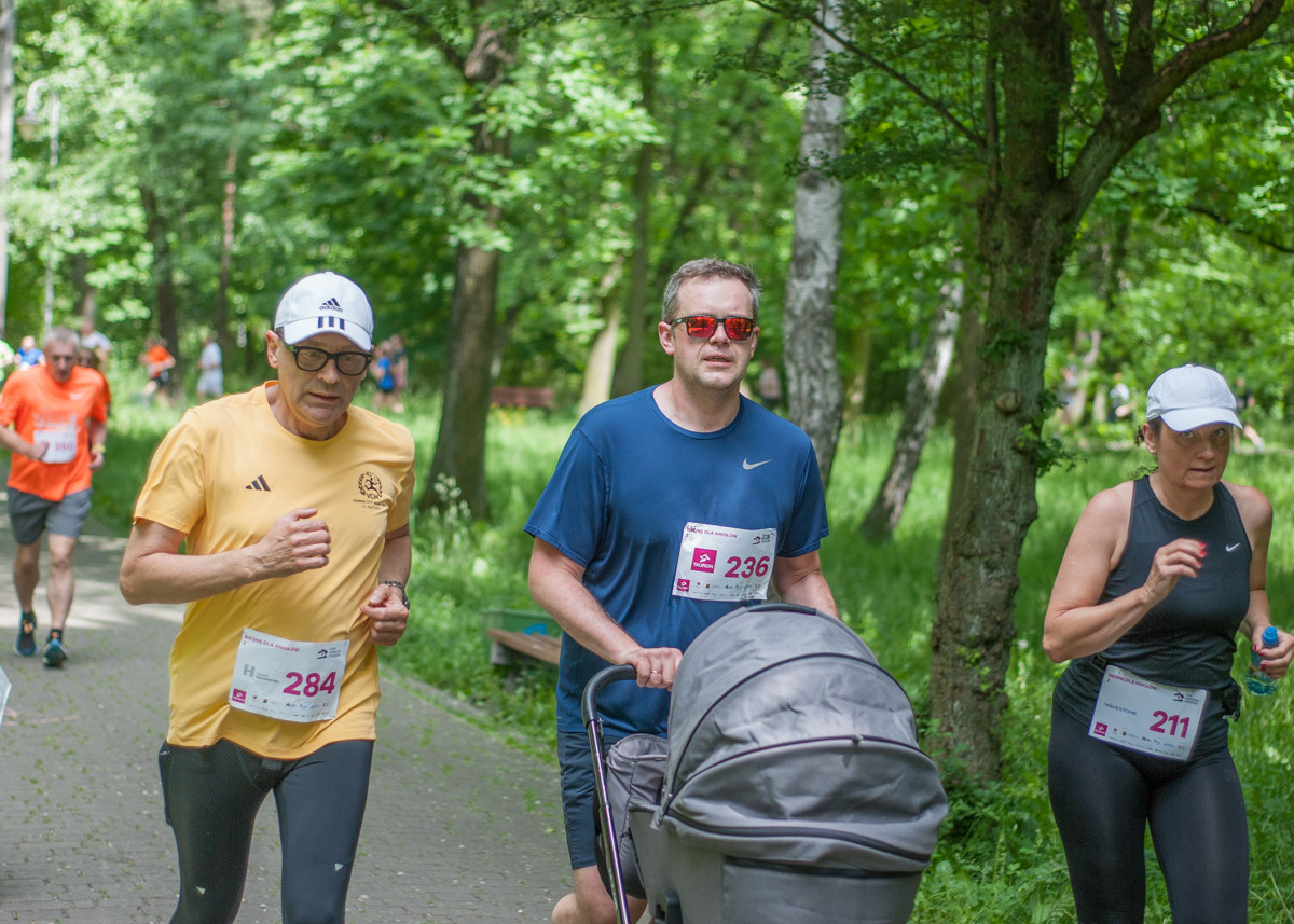 Za nami VI edycja Charytatywnego Biegu z okazji Dnia Dziecka „Tauron Biegnij dla Aniołów”! W Parku Kościuszki pojawił się kolorowy tłum biegaczy. Mamy to na zdjęciach!