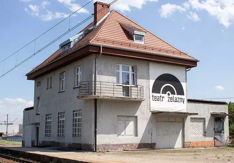 Teatr Żelazny — jakie były początki sceny przy kolejowym dworcu?