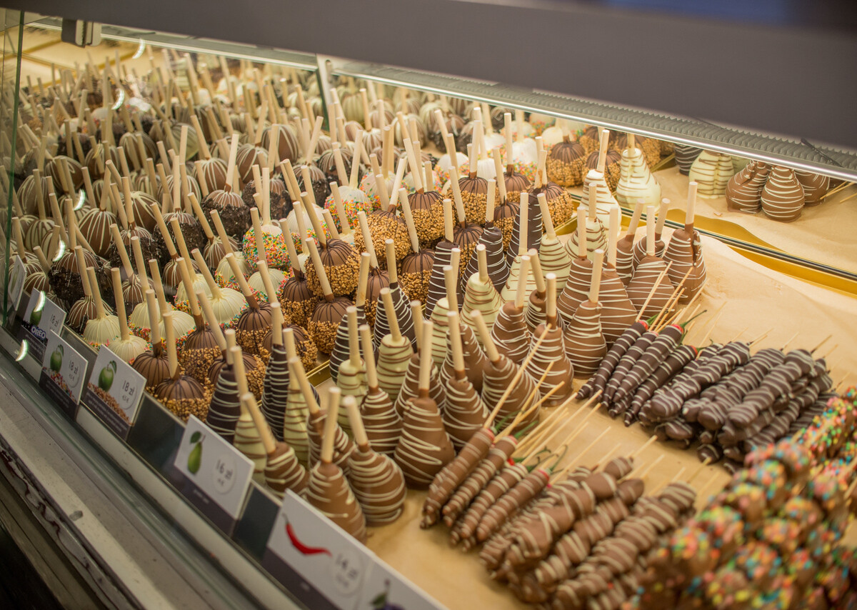 W weekend zainaugurowano tegoroczny jarmark bożonarodzeniowy na rynku. Gdy w niedzielę spadł świeży śnieg, wybraliśmy się go obejrzeć w zimowej odsłonie.