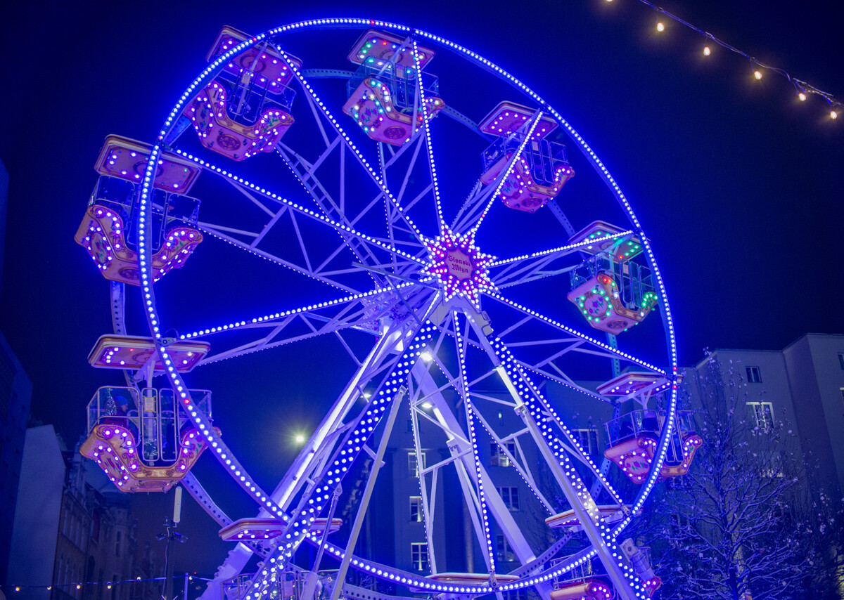 W weekend zainaugurowano tegoroczny jarmark bożonarodzeniowy na rynku. Gdy w niedzielę spadł świeży śnieg, wybraliśmy się go obejrzeć w zimowej odsłonie.