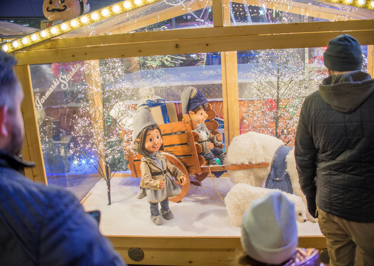 W weekend zainaugurowano tegoroczny jarmark bożonarodzeniowy na rynku. Gdy w niedzielę spadł świeży śnieg, wybraliśmy się go obejrzeć w zimowej odsłonie.