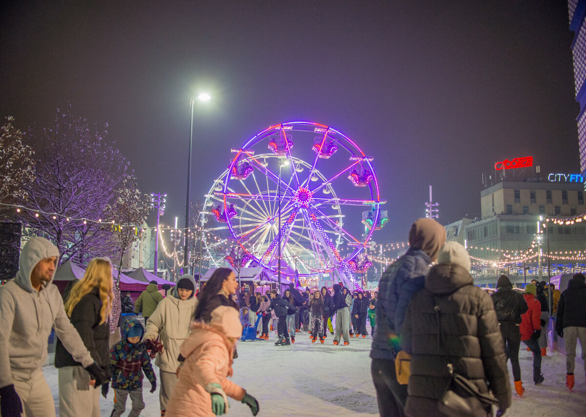 W weekend zainaugurowano tegoroczny jarmark bożonarodzeniowy na rynku. Gdy w niedzielę spadł świeży śnieg, wybraliśmy się go obejrzeć w zimowej odsłonie.