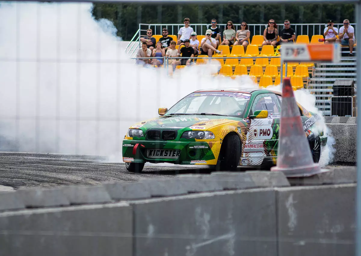 Za nami dzień eliminacji kolejnego etapu Driftingowych Mistrzostw Polski. Był dym, był ryk silników, zapach palonej gumy i tłum widzów. Co będzie jutro?