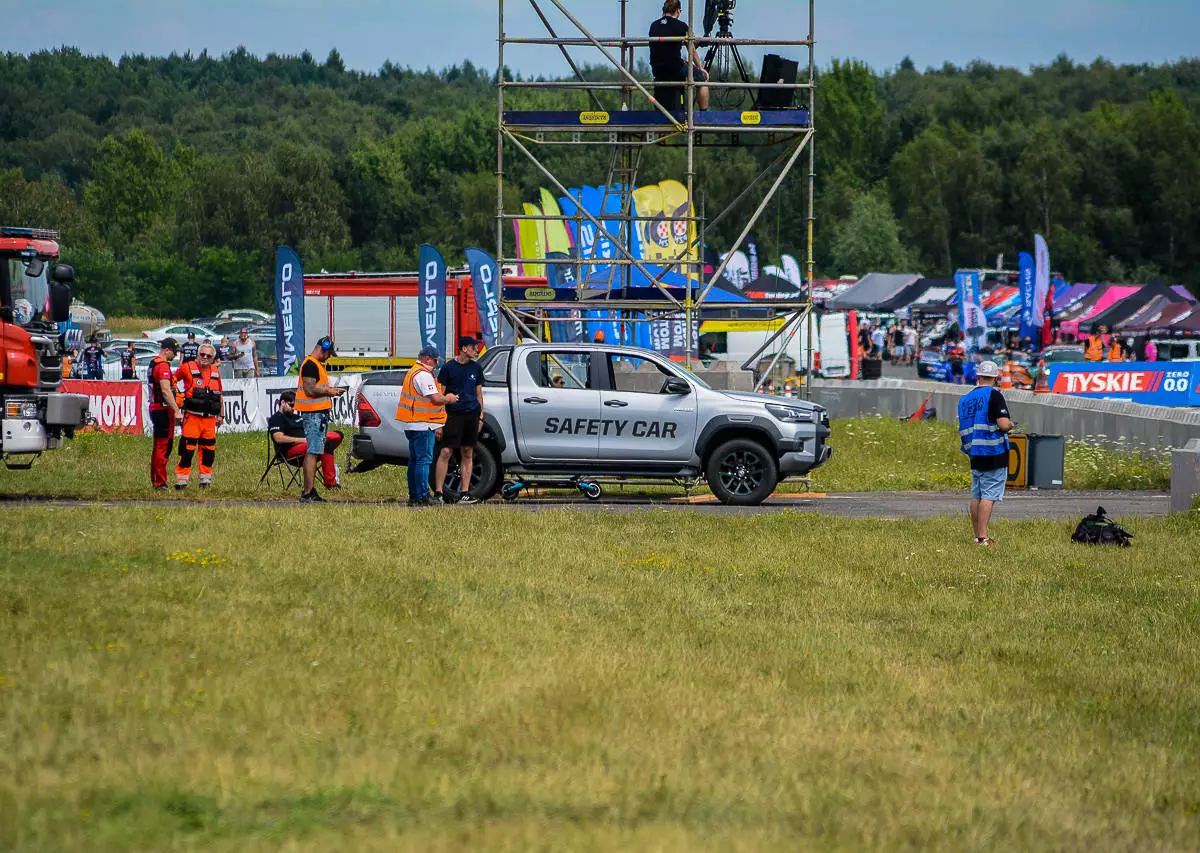 Za nami dzień eliminacji kolejnego etapu Driftingowych Mistrzostw Polski. Był dym, był ryk silników, zapach palonej gumy i tłum widzów. Co będzie jutro?