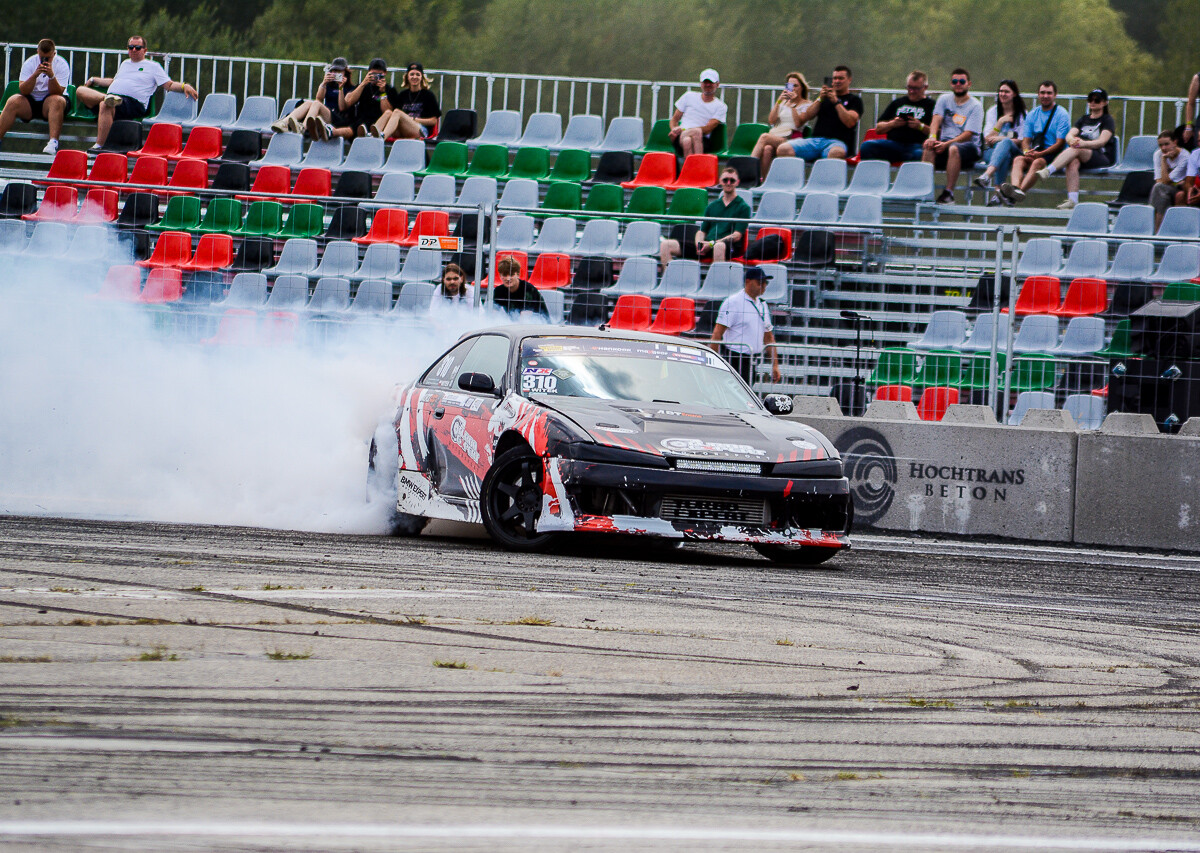 Za nami dzień eliminacji kolejnego etapu Driftingowych Mistrzostw Polski. Był dym, był ryk silników, zapach palonej gumy i tłum widzów. Co będzie jutro?