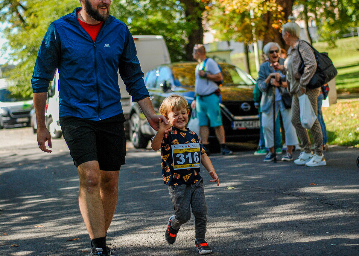 Za nami piąta, jubileuszowa edycja Biegu Dookoła Bogucic. Pogoda dopisała, na starcie stawił się tłum zawodników - a na trasie sporo kibiców. Mamy zdjęcia!