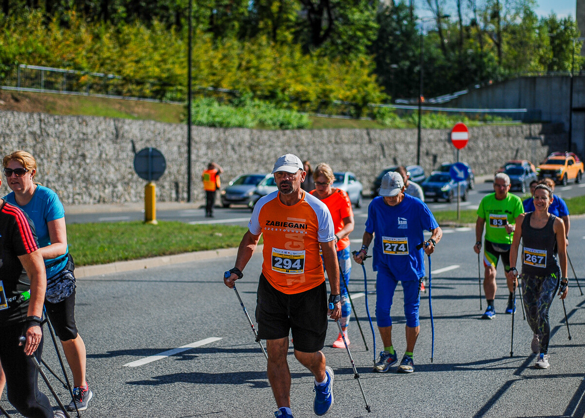 Za nami piąta, jubileuszowa edycja Biegu Dookoła Bogucic. Pogoda dopisała, na starcie stawił się tłum zawodników - a na trasie sporo kibiców. Mamy zdjęcia!