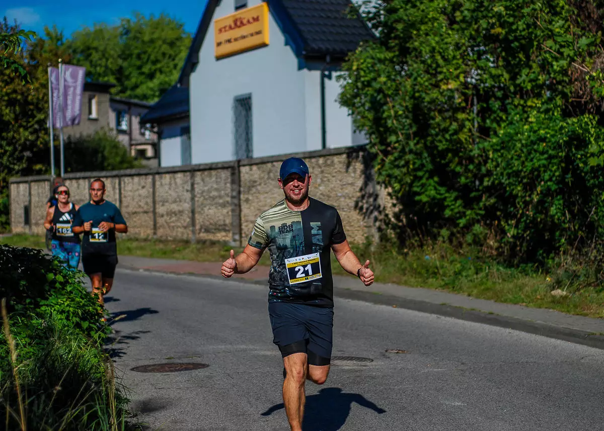 Za nami piąta, jubileuszowa edycja Biegu Dookoła Bogucic. Pogoda dopisała, na starcie stawił się tłum zawodników - a na trasie sporo kibiców. Mamy zdjęcia!
