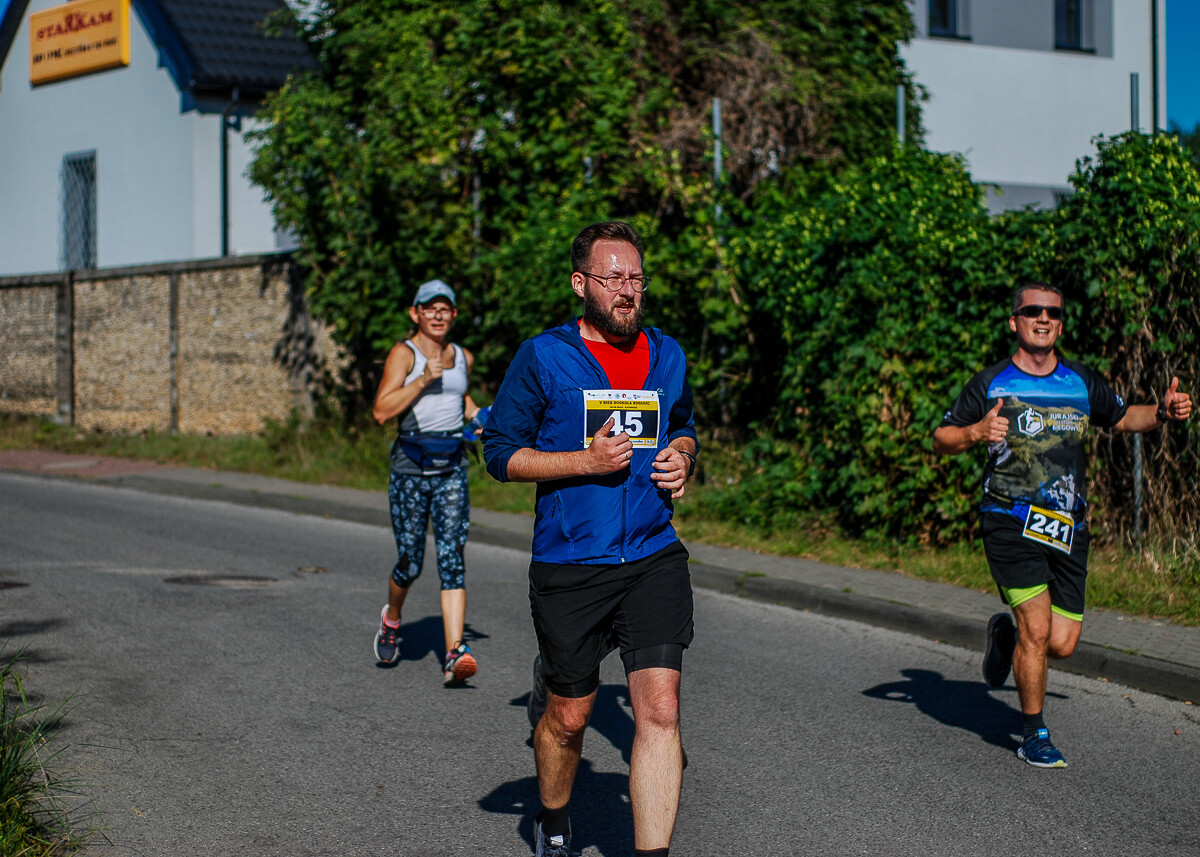 Za nami piąta, jubileuszowa edycja Biegu Dookoła Bogucic. Pogoda dopisała, na starcie stawił się tłum zawodników - a na trasie sporo kibiców. Mamy zdjęcia!