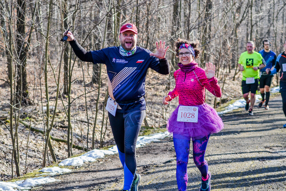 Na trasie sporo uśmiechniętych par. Parkowe Hercklekoty Katowice - Dolina Trzech Stawów