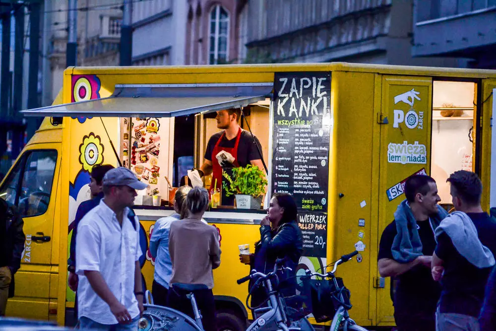 Food Trucki na dobre wpisały się już nie tylko w wakacyjną, ale i niemal całoroczną panoramę Katowic. Od piątku 19. lipca czekają na Rynku.