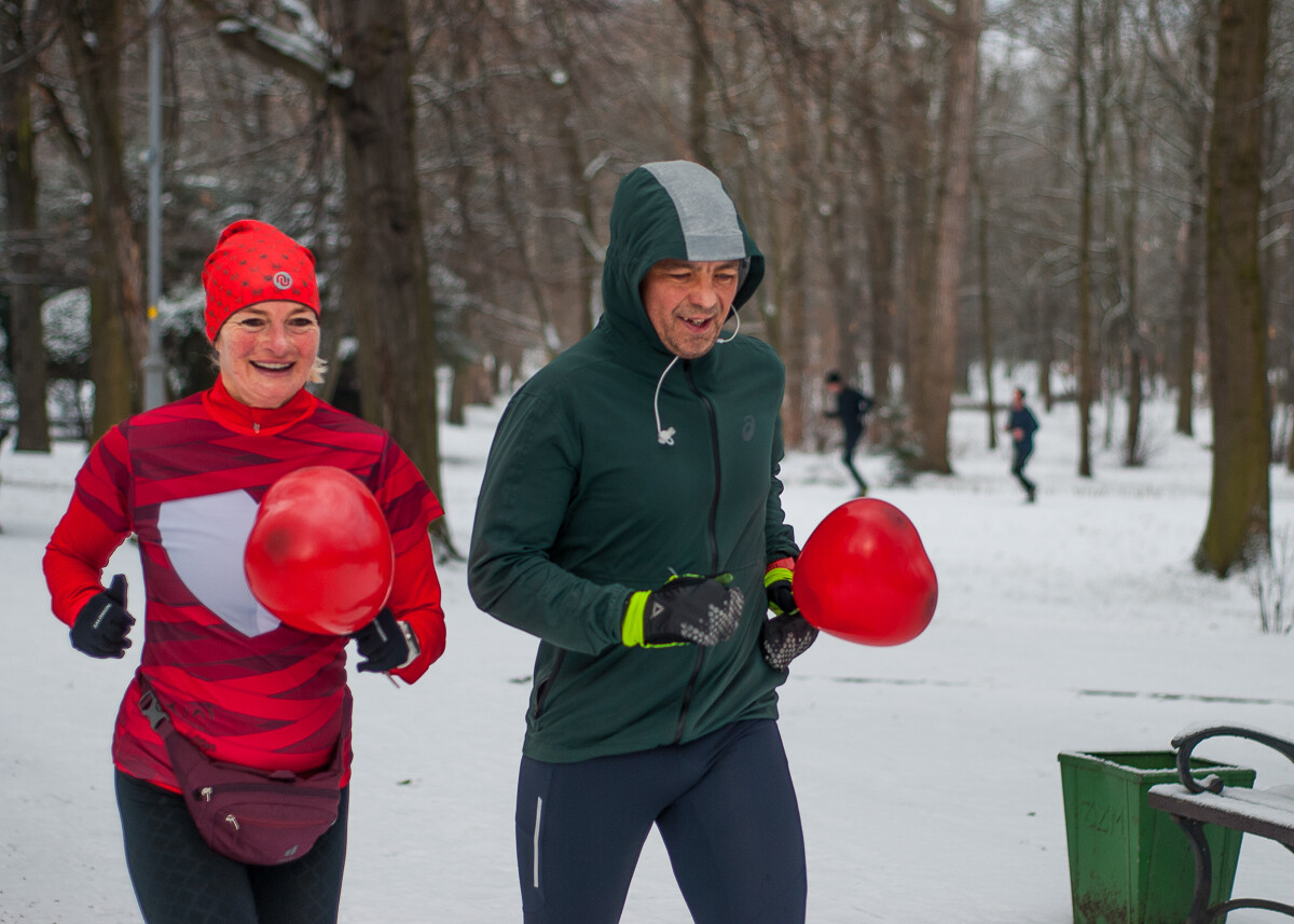 Kolejna specjalna odsłona spotkań parkrun Katowice za nami, tym razem bieg w parku Kościuszki realizowano w walentynkowych barwach.