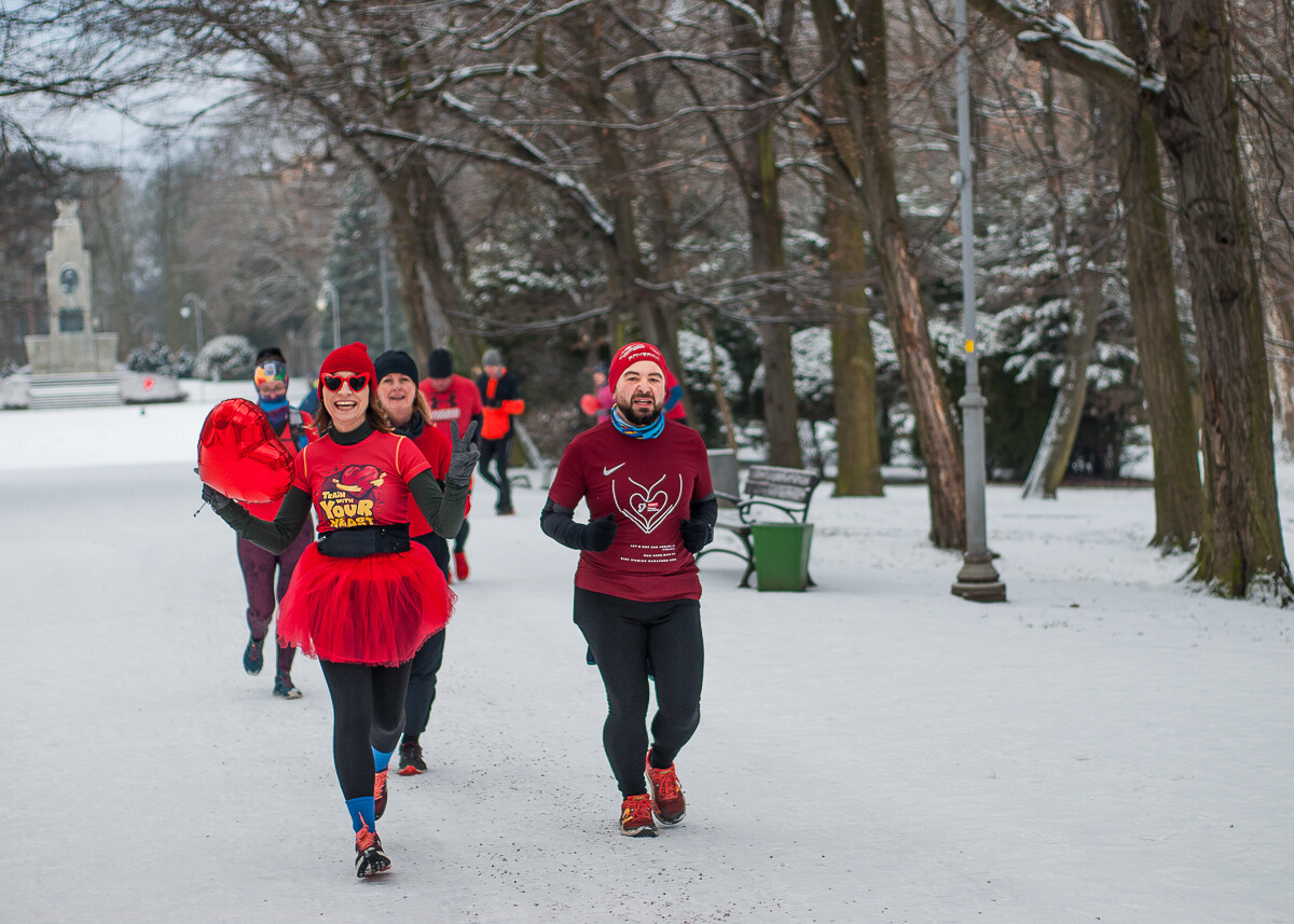 Kolejna specjalna odsłona spotkań parkrun Katowice za nami, tym razem bieg w parku Kościuszki realizowano w walentynkowych barwach.