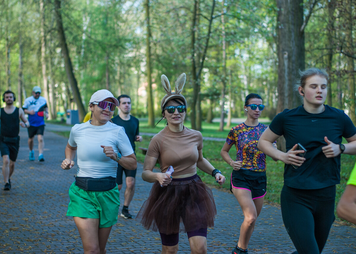 Kolejna niestandardowa odsłona spotkań biegowych parkrun za nami. Jak wyglądała edycja wielkanocna? My już wiemy i mamy sporo zdjęć!
