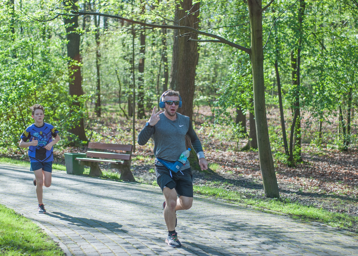 Kolejna niestandardowa odsłona spotkań biegowych parkrun za nami. Jak wyglądała edycja wielkanocna? My już wiemy i mamy sporo zdjęć!