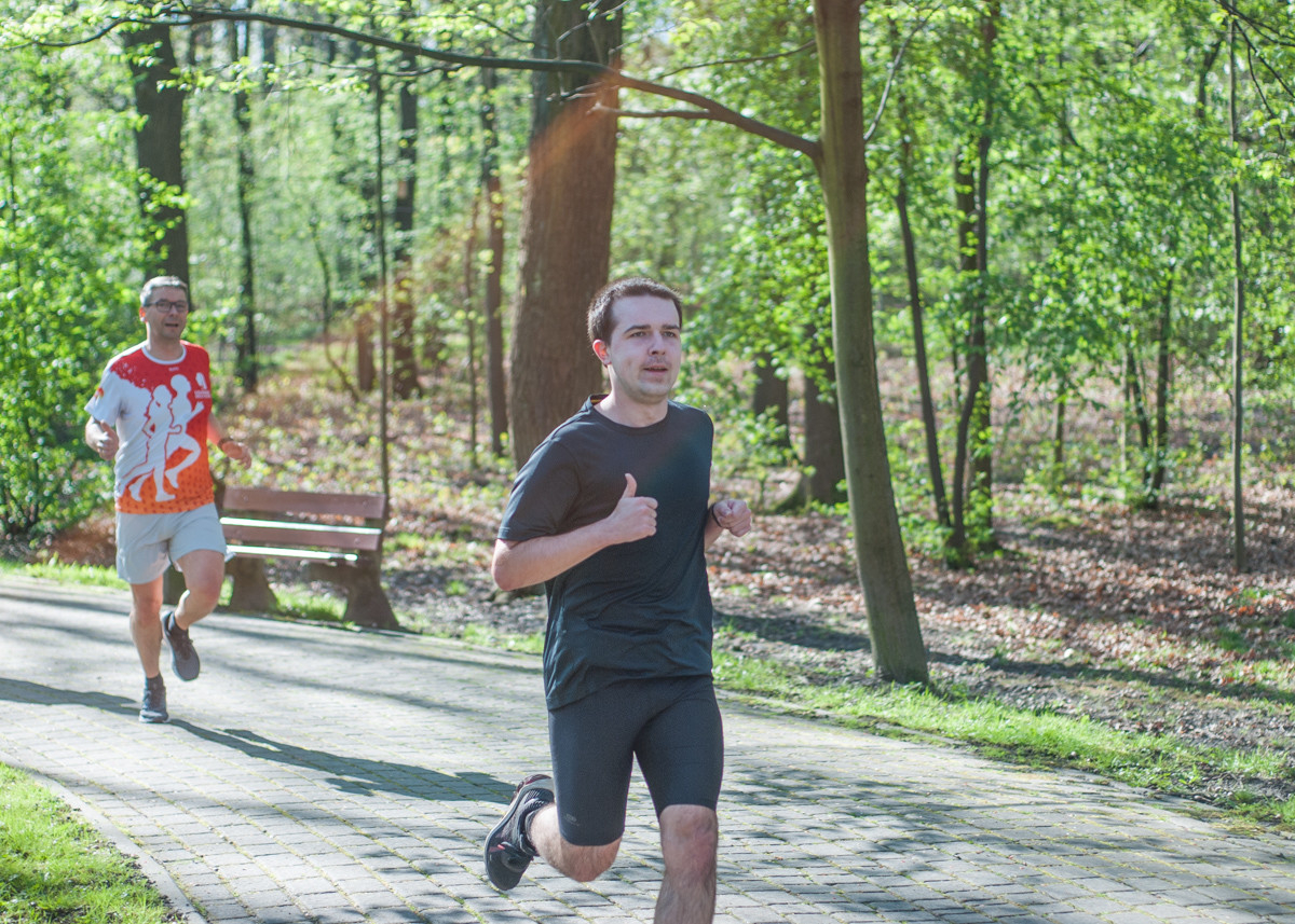 Kolejna niestandardowa odsłona spotkań biegowych parkrun za nami. Jak wyglądała edycja wielkanocna? My już wiemy i mamy sporo zdjęć!